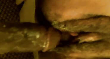 Kriss sex tap the hôn nhảy trên vòi nước.