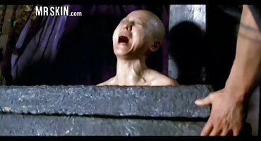 Đồng tính nữ vuốt ve âm vật phimsex không che của cô gái.