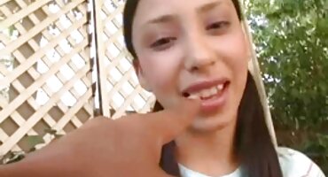 Fuck với một người yêu trên một đống bột. sex lãng mạn