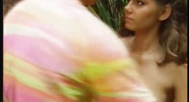 Kent cums trên âm hộ Của sex cổ trang Gà trong rừng.