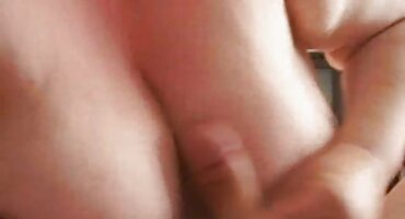 Milf với tits silicone tham gia quan hệ tình dục của con gái riêng và bạn sex thư kỳ trai của cô.