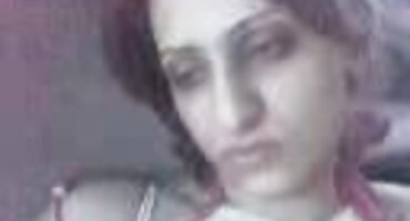 Tinh trùng chảy xuống âm hộ của cô sau khi hậu sexkoche môn.