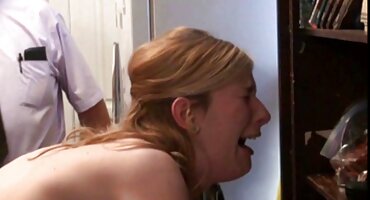 Người phụ nữ bị đụ phim sex anime ko che bởi một anh chàng xoăn tội nghiệp.