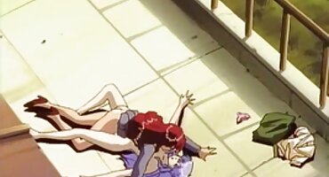 Brunette thay thế ass cho vòi nước. phim sex trẻ