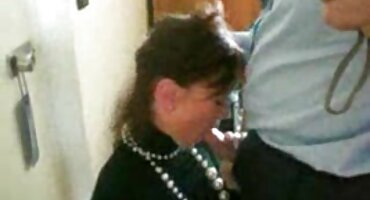 Quan hệ hentaiz ko che tình dục trên đi văng.