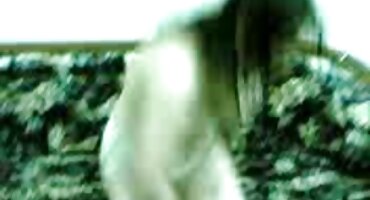 Tôi tải sex tìm thấy một chàng trai thủ dâm trong một tạp chí. Chết tiệt cho đến khi cumshot.