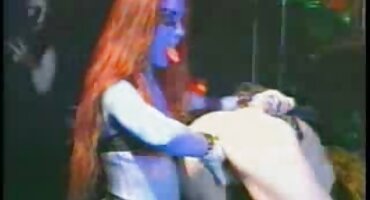 Người phụ nữ học cách làm tình bo chong nang dau sex với cặp vợ chồng mới cưới.