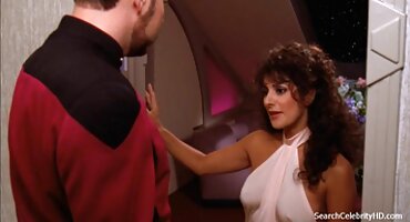 Tài xế Xe sex gái vú to Buýt Sofia Lee cung cấp cho hành khách.