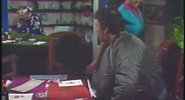 Nga hút và kéo dài khe chặt chẽ của cô. sex nhanh