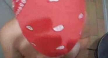 Brunette phim sex video có quan hệ tình dục cố gắng trên đồ lót.