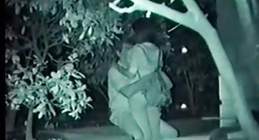 Một chàng trai fucks một cô gái trong hồ bơi. phim sex dài tập