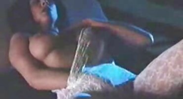 Quan hệ tình dục đam mê từ một phim heo 3x cặp vợ chồng trong phòng ngủ.