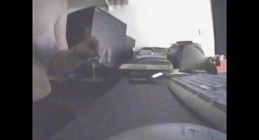 Kiêm trên kính sau khi fucking âm hộ của cô với gà sex gái có cu gù.