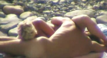 Tôi mặc một chiếc váy ngắn và chạy vào phim xec dit nhau thân cây.