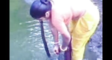 Người chồng có một tình sex mu nhân và thực sự thích đụ cô ấy vào những ngày lễ.