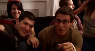 Người Mẫu lấy tinh trùng phim sex hàn quốc của nghệ sĩ trong mông.