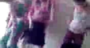 Mulatto phim sex18+ cưỡi gà của bạn bè và đi tiểu.