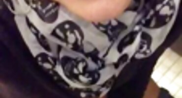 Một người bạn của cặp vợ chồng coi phim sex cấp 3 đã cho người hàng xóm blo.