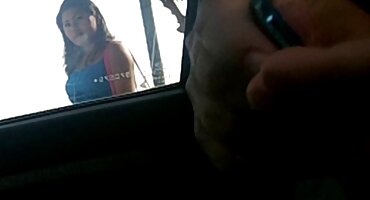 Bác sĩ ướp xác xec dit nhau với bạn cùng phòng.