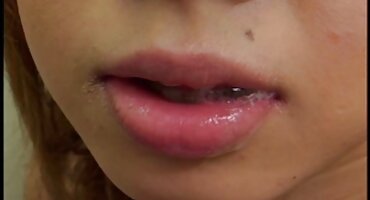 Cô gái khỏa thân với bộ ngực lớn cho blo. công sextapthe việc được fucked doggy phong cách.