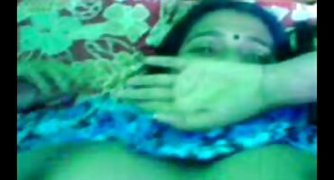 Người Phụ nữ Nhật bản đưa âm hộ lông của mình sex y tá cho nhà sản xuất.