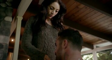 Brunette liếm lồn gái xinh d khiêu dâm Giuliagold cho một người lạ trong phòng.