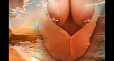 Aletta Ocean fucks mình với một phim sex người dân tộc máy rung.