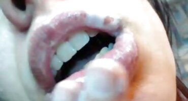 Một cô gái nga có mối quan sex lon mup hệ với một Người Tây ban nha ở nước ngoài.