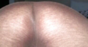 Vào buổi sáng, cô nhảy lên vòi nước của một sex 2k3 người bạn nam và lừa dối chồng.