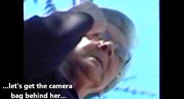 Hooligan fucks sex yuri với một đồng phạm trong Nhà của người khác.