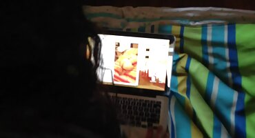 Anh chàng quản lý để cưỡi clip xex gà của một cô gái.