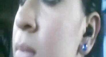 Cô ấy cho một công jav full hd việc thổi trong khi làm việc.