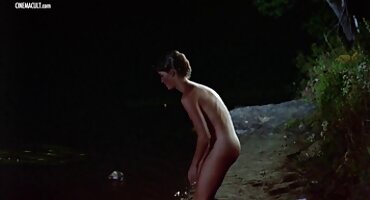 Tóc sex noi dung vàng hút vòi nước một cách hoàn hảo và được thay thế bằng hậu môn.