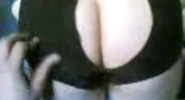 BuratAtka nuốt gà sâu hơn. Xoa phim zex ngực cô ấy.