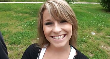 Cô gái đeo kính và vòi nước phim sex dong tinh lớn.