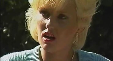 Carmela cố gắng quan xemxx hệ tình dục với một người đàn ông da đen.