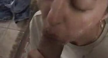 Một cô gái fucks một chàng trai. Tình dục dưới sự kiểm soát của một nhà tình dục phim dit nhau học.