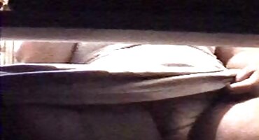 Anh chàng mạnh mẽ khẳng định bạn gái của mình trên mông. sexhoathinh