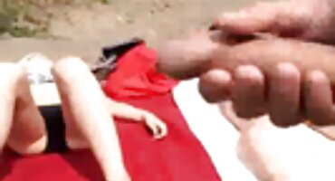 Apolonia Lapindra trở thành ung thư phim sex u50 và yêu thích tình dục.