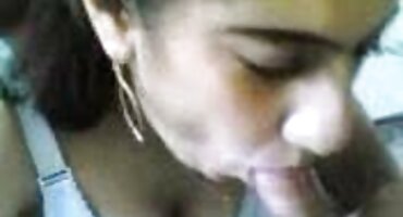 Nga mời một người phụ nữ da đen cho xnxx113 một fuck vui vẻ.