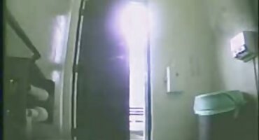 Harle Ha dis kiềm chế anh họ của sex 3d mình thông qua quan hệ tình dục.