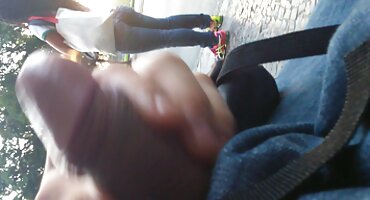 Một người đàn ông hai phụ nữ: Aria và lise pussy sex co noi dung phải đối mặt với dicks.