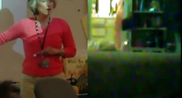 Cô gái trèo lên một người đàn ông sex hay 2020 sau khi hôn.