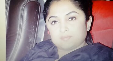 Cô gái có quan hệ tình dục với một chàng phim sex phá trinh trai tại một bữa tiệc.