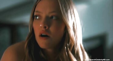 Cô phim sxx gái nhật bản làm hài lòng bạn của mình với một handjob sử dụng âm đạo cao su.