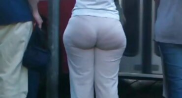 Khuôn mặt của Tripp viso mms chuyển sang màu đỏ từ vòi nước sex tây trong miệng.