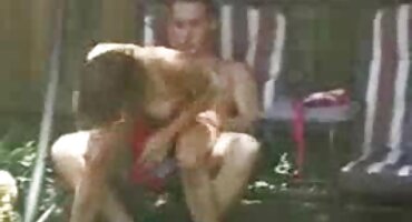 Chơi với con gà bịt mắt. sex gái xinh thủ dâm