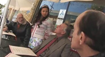 Scott nails một người lạ busty xì hơi trong sex melody phòng thay đồ.