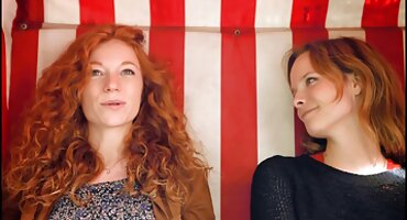 BandugUgan có sinh viên đeo kính trong studio. phim sex mỹ đen