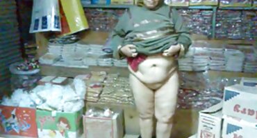 Người phụ nữ béo phục vụ giao hợp lồn gái xinh của ông chủ.